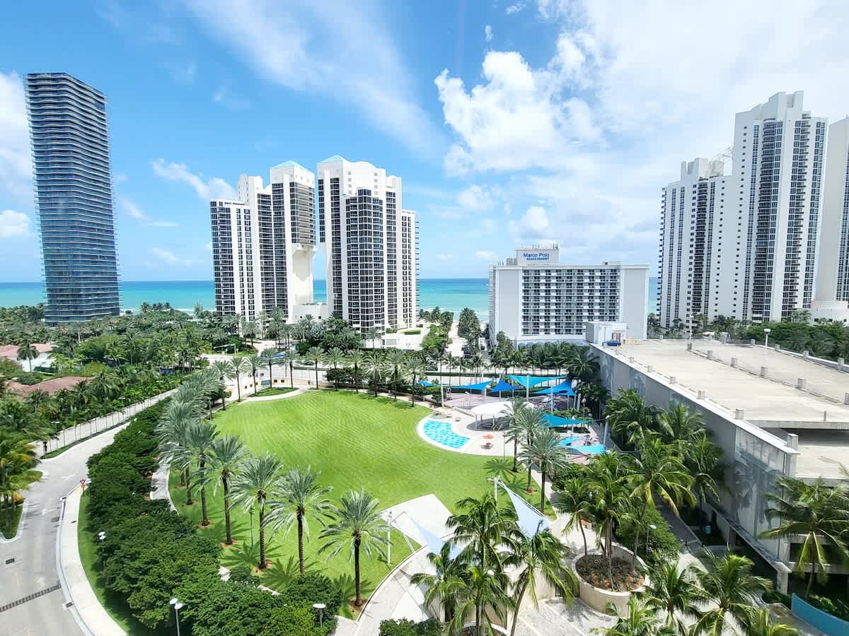 Luxury Beach & City View Condo 5 min walk to beach - Picture 36