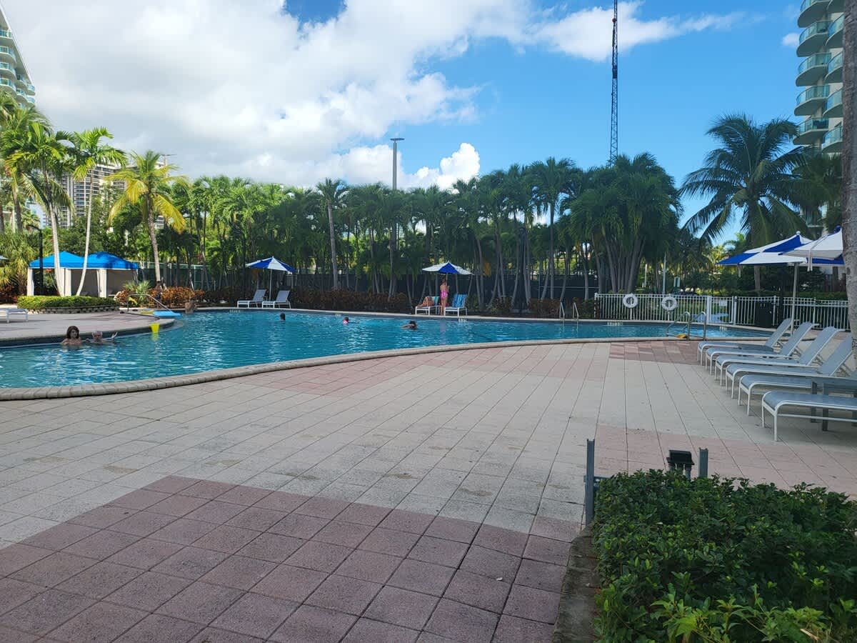 Luxury Beach & City View Condo 5 min walk to beach - Picture 25