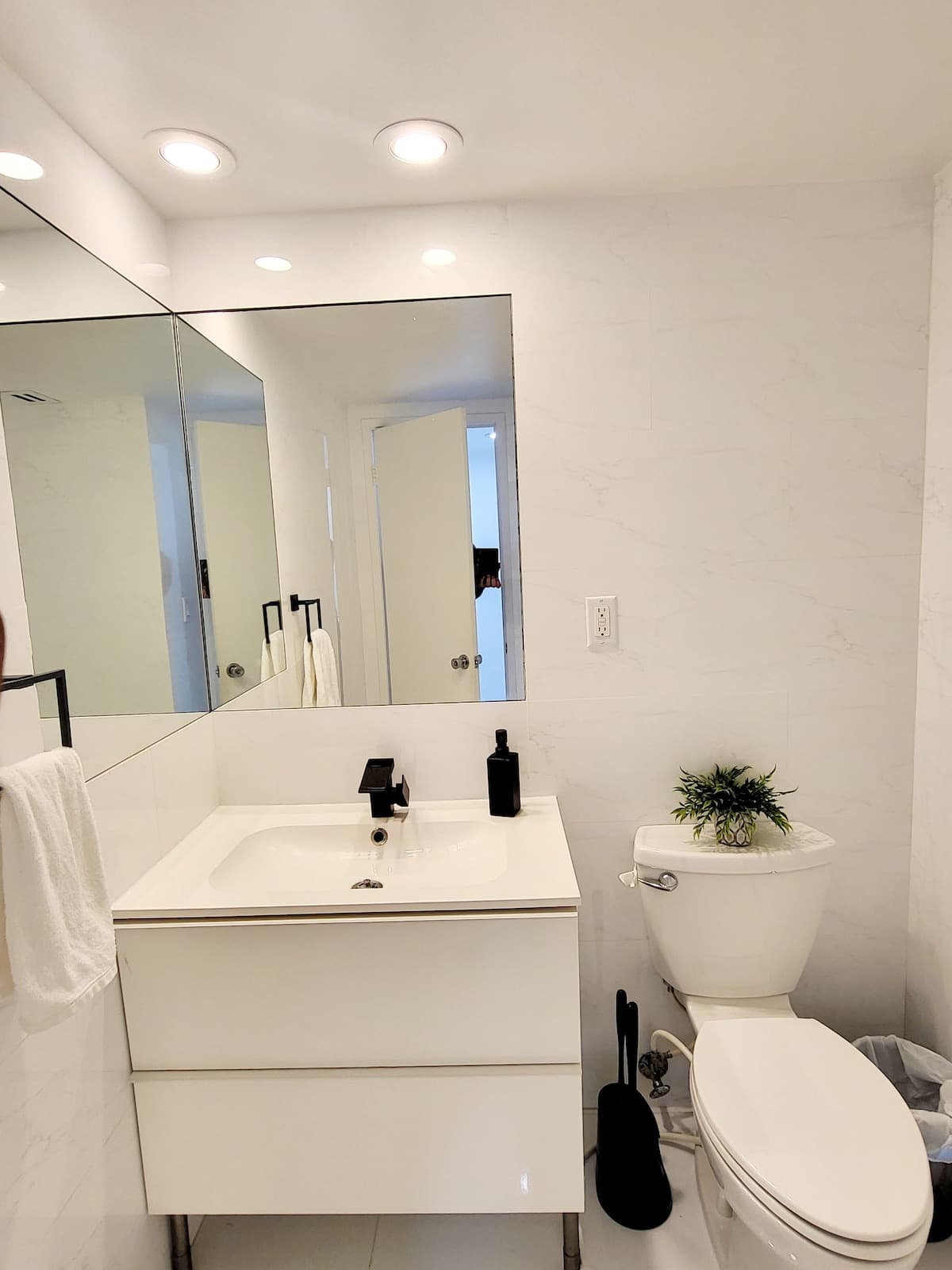 Luxury Beach & City View Condo 5 min walk to beach - Picture 16