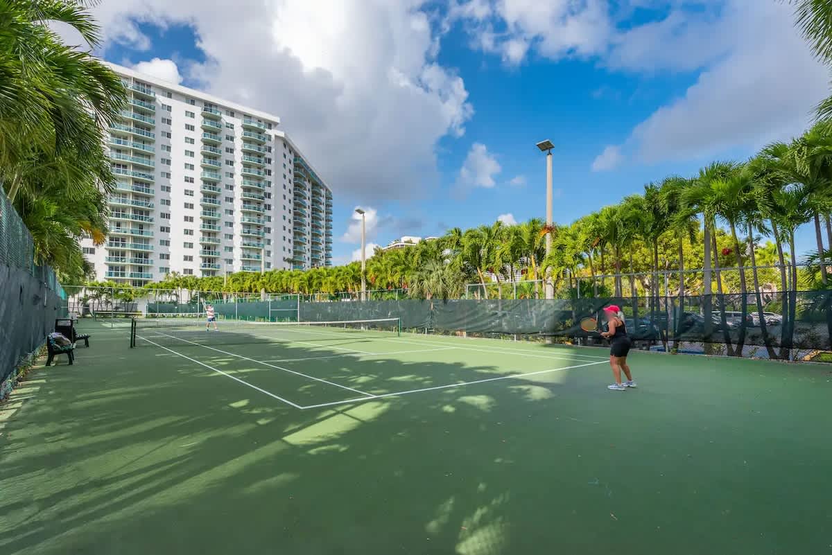 Luxury Beach & City View Condo 5 min walk to beach - Picture 29