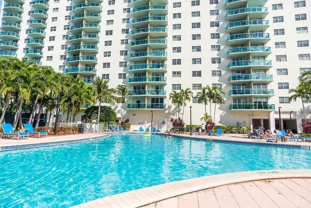 Luxury Beach & City View Condo 5 min walk to beach - Picture 24