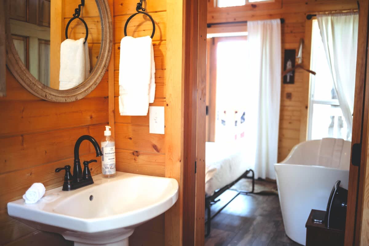 Large Estate Venue 2 hot tubs 2 treehouses - Picture 42