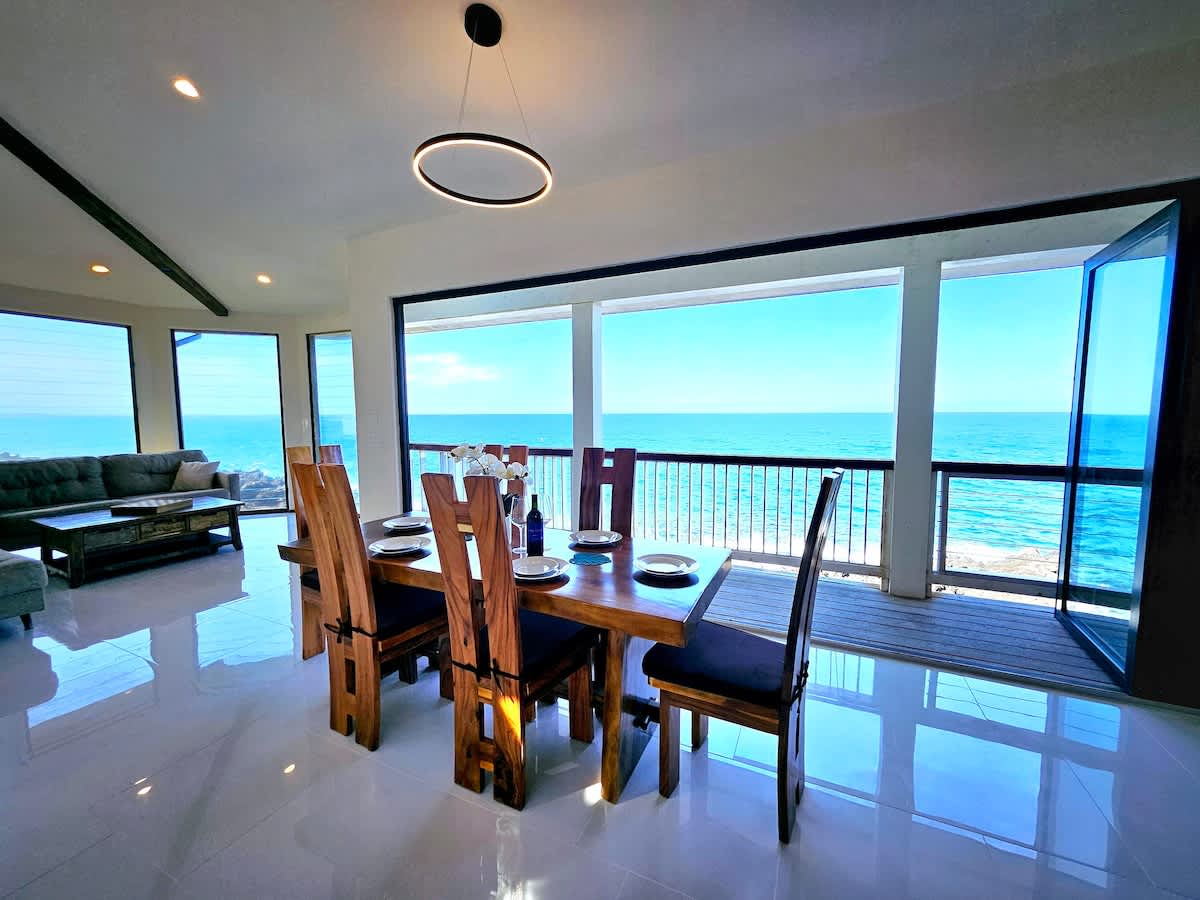 Breathtaking Oceanfront Home on Lava Rock Beach. - Picture 39