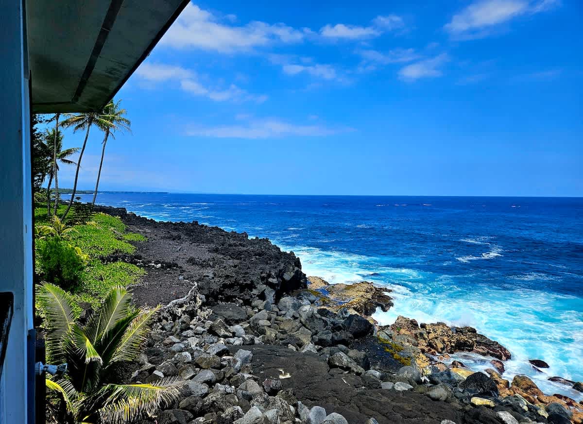 Breathtaking Oceanfront Home on Lava Rock Beach. - Picture 25