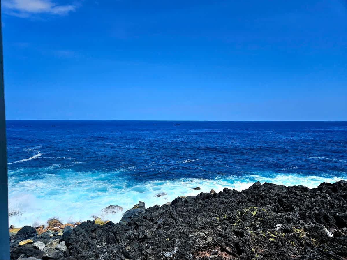 Breathtaking Oceanfront Home on Lava Rock Beach. - Picture 41