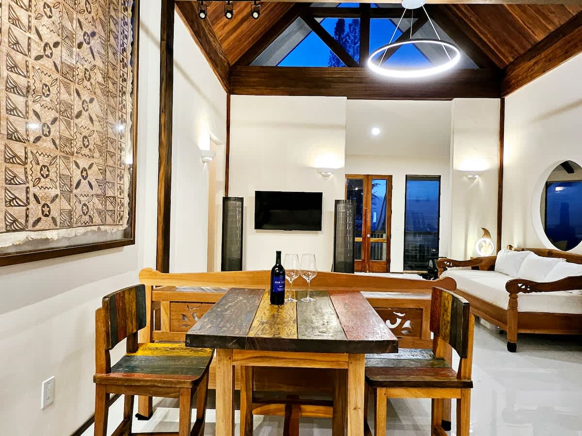 Breathtaking Oceanfront Home on Lava Rock Beach. - Picture 47