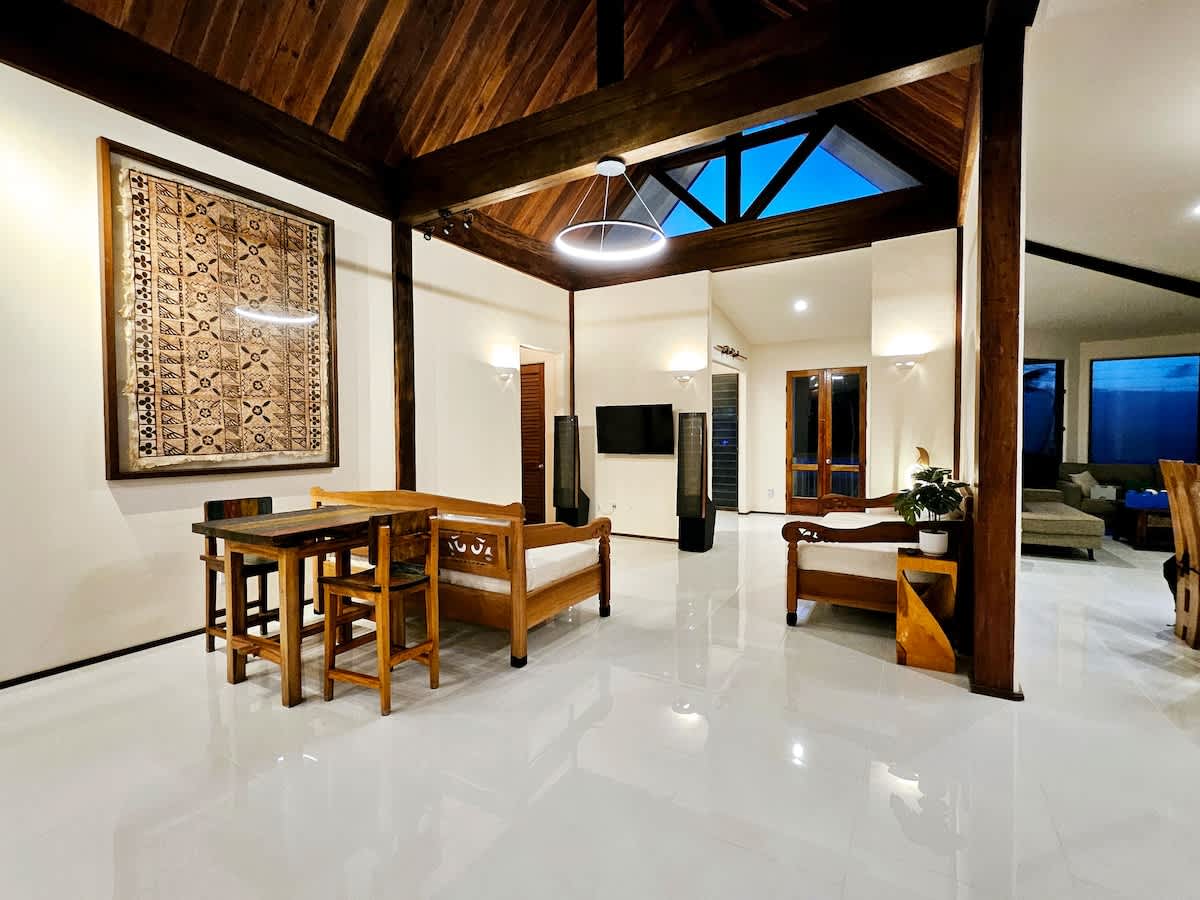 Breathtaking Oceanfront Home on Lava Rock Beach. - Picture 45