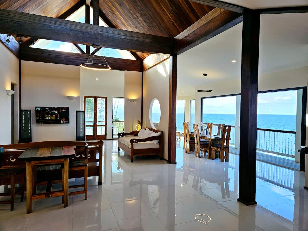 Breathtaking Oceanfront Home on Lava Rock Beach. - Picture 22