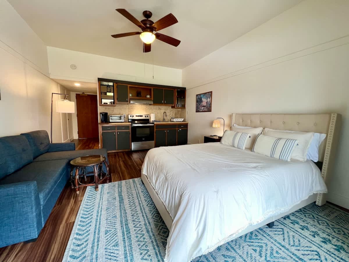 Casa Aloha. A/C, Pool & tropical streams in Hilo