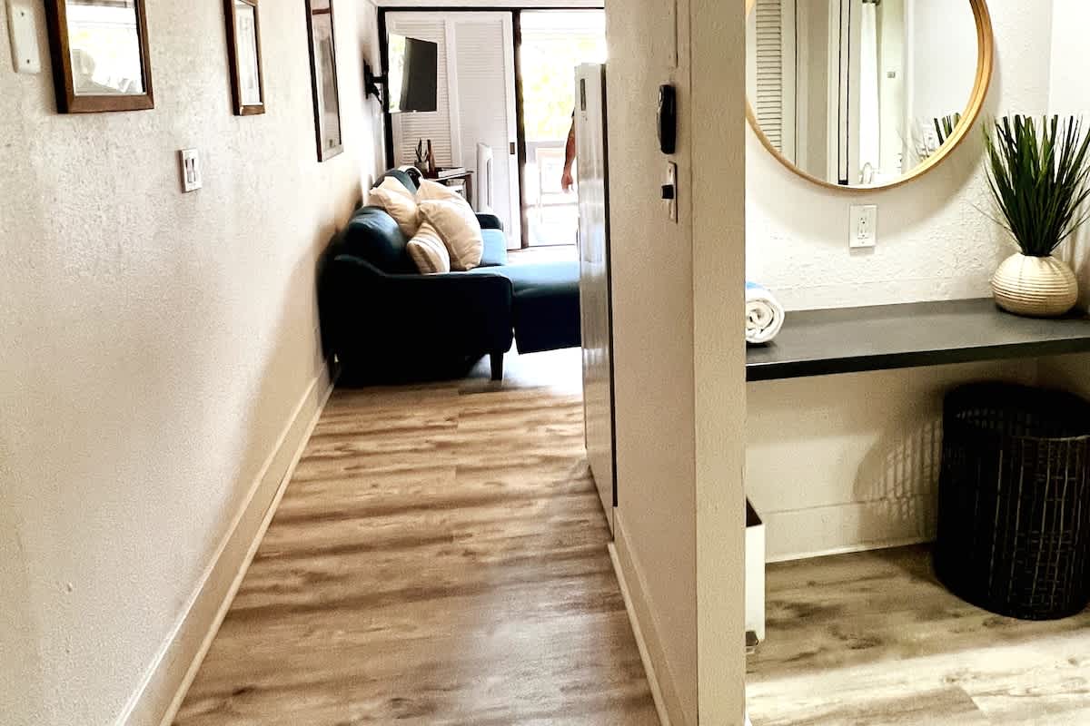 A/C Full Kitchen| Poolside | Walk Parks & Downtown