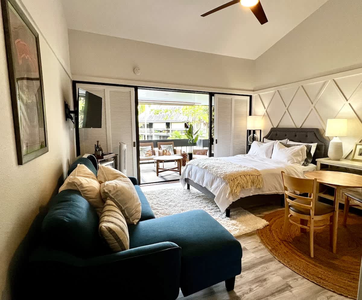 A/C Full Kitchen| Poolside | Walk Parks & Downtown