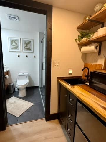 Hilo Town Condo | Pool, A/C & Minutes to Airport