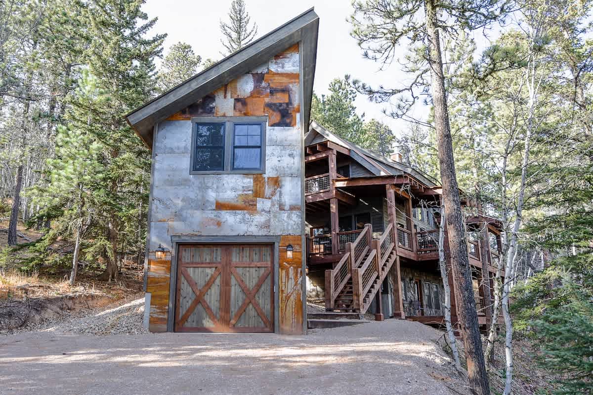 Lonestar Lodge - Hot tub! Clubhouse pool and Sauna — Lead, SD — vacation rental