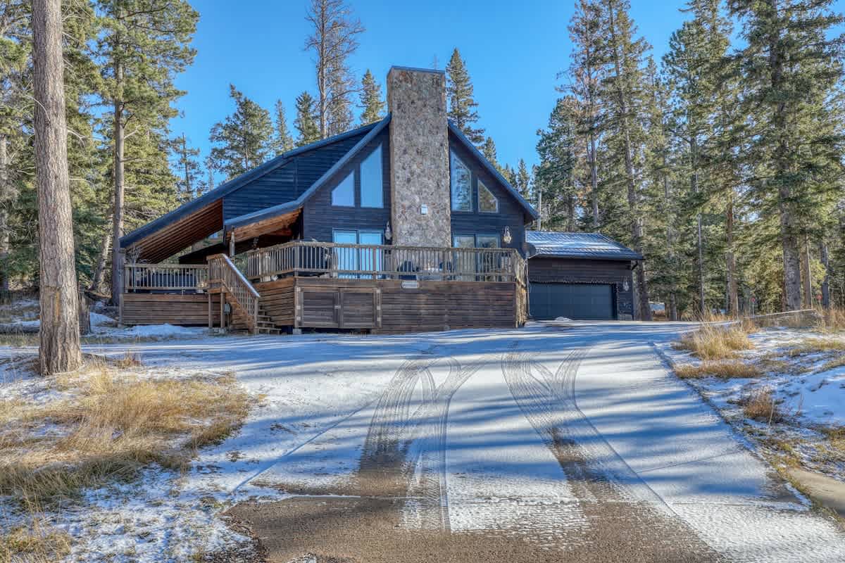 Mountainside Chalet – Black Hills Retreat with Entertainment Room & Hot Tub — Lead, SD — vacation rental