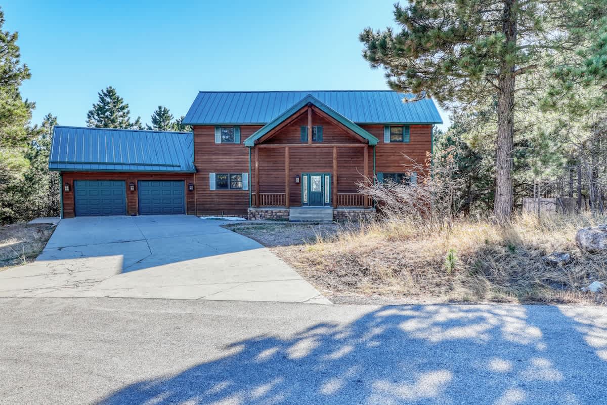 Pine Hollow Lodge - beautiful 5 bedroom home just — Sturgis, SD — vacation rental