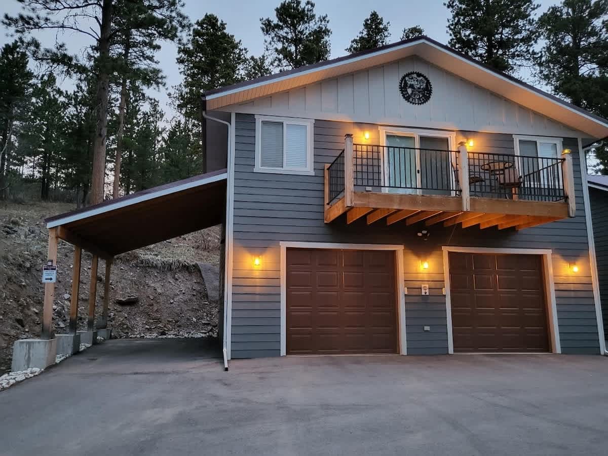 Thunder Ridge Loft - scenery & wildlife! — Lead, SD — vacation rental