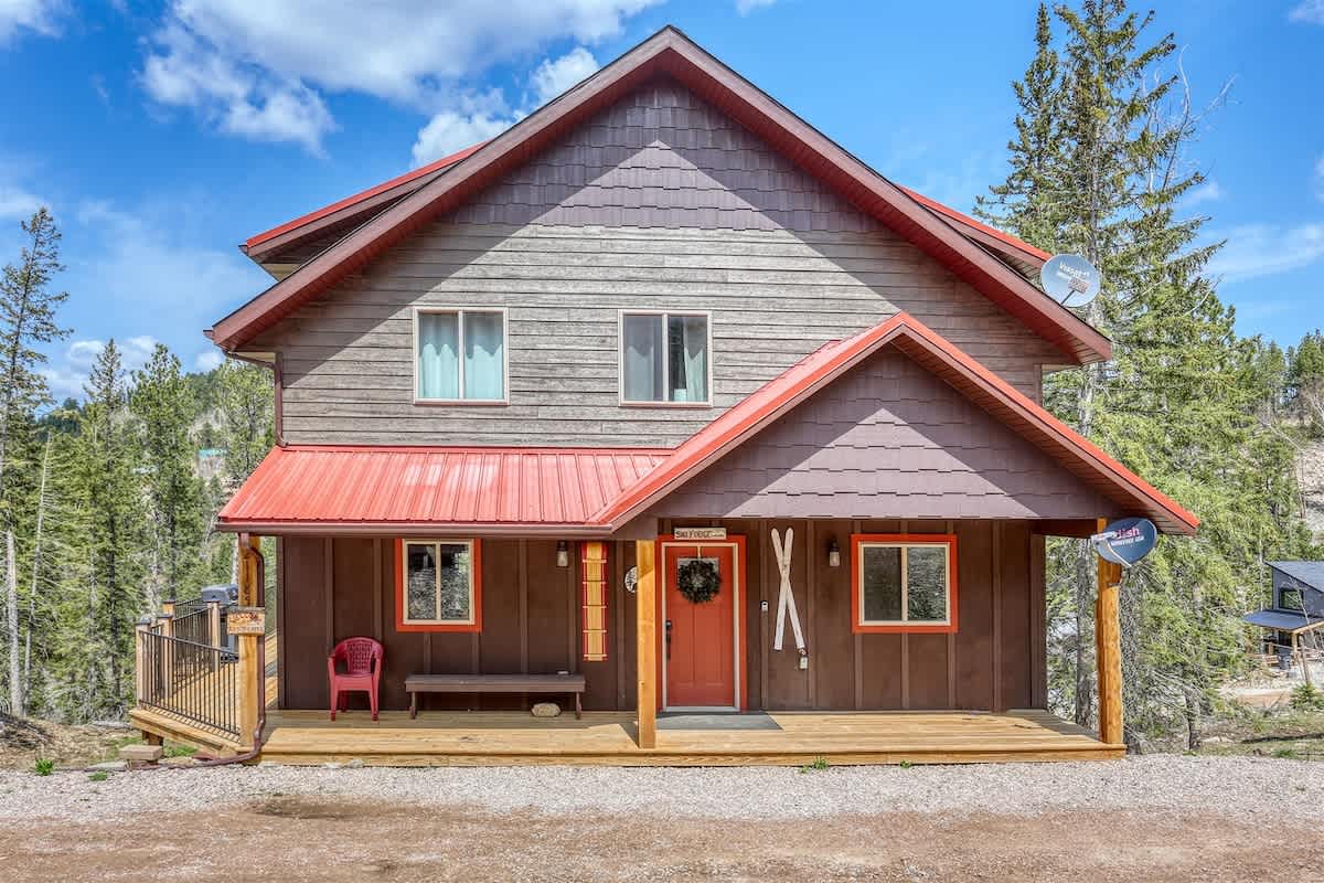 Annie Creek Lodge – Hot tub, game loft, fireplaces & stunning views! — Lead, SD — vacation rental