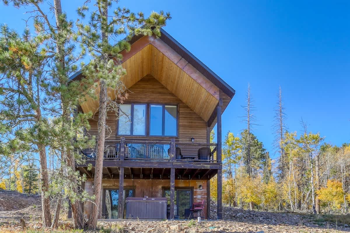 Wernski Lodge – Stunning Views, Hot Tub & Spacious Retreat — Lead, SD — vacation rental