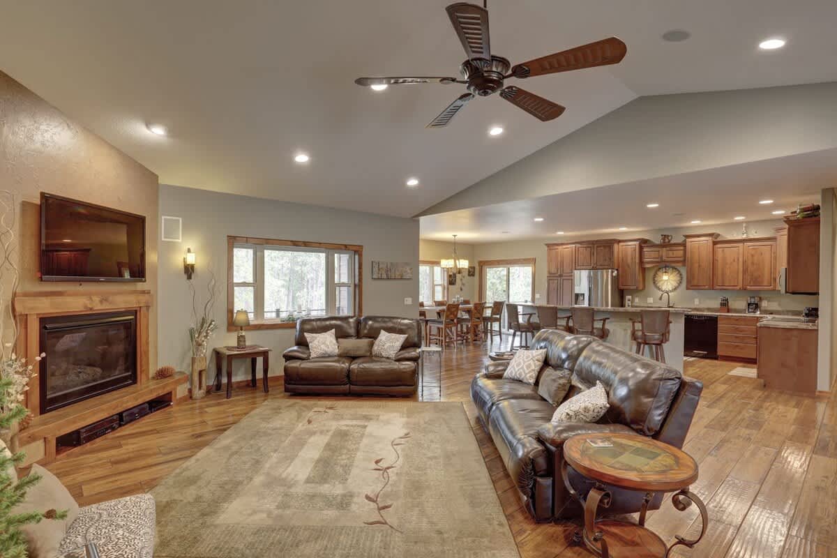 Turkey Ridge Lodge - just outside of Deadwood! — Sturgis, SD — vacation rental