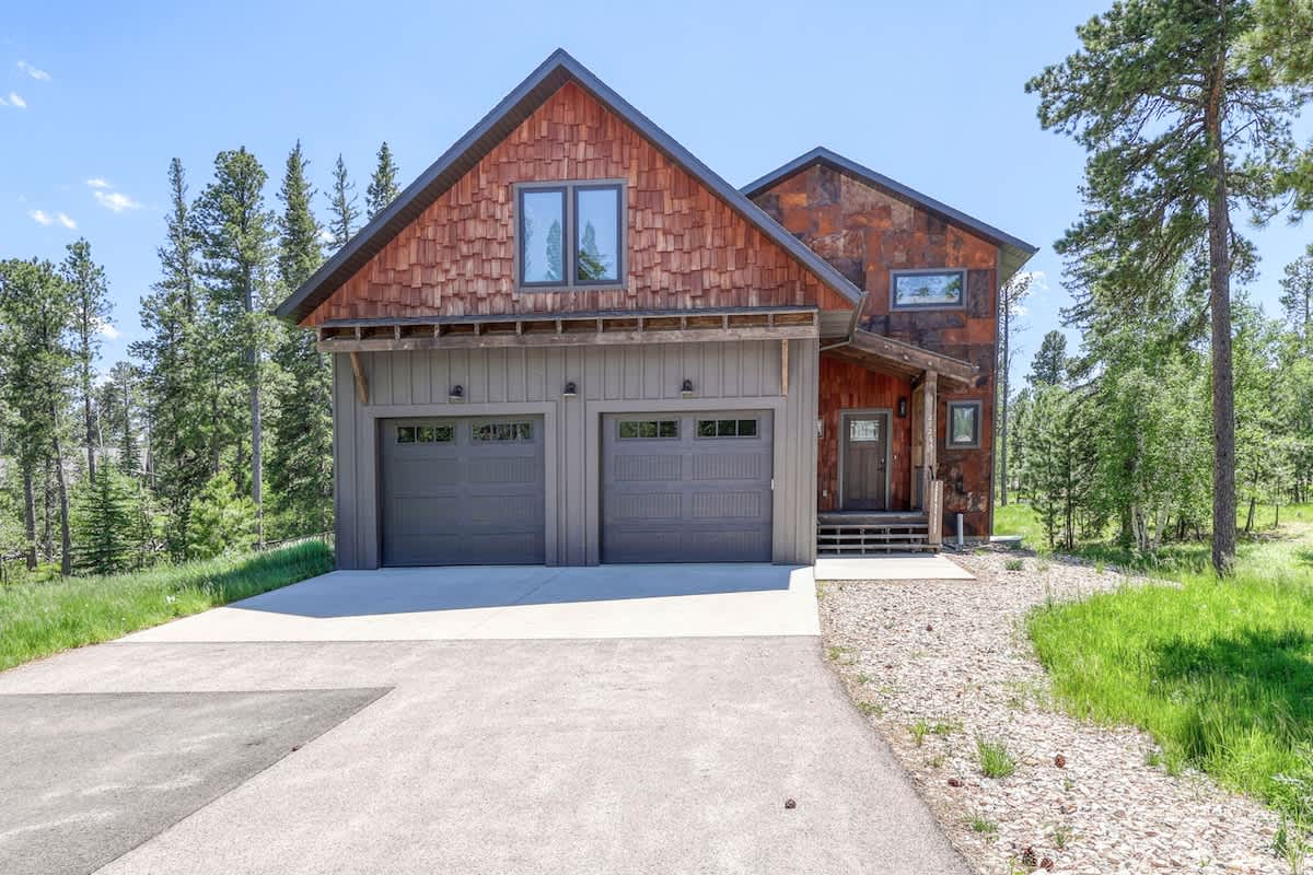 Powder Run Lodge - new listing! Hot tub, A/C — Lead, SD — vacation rental