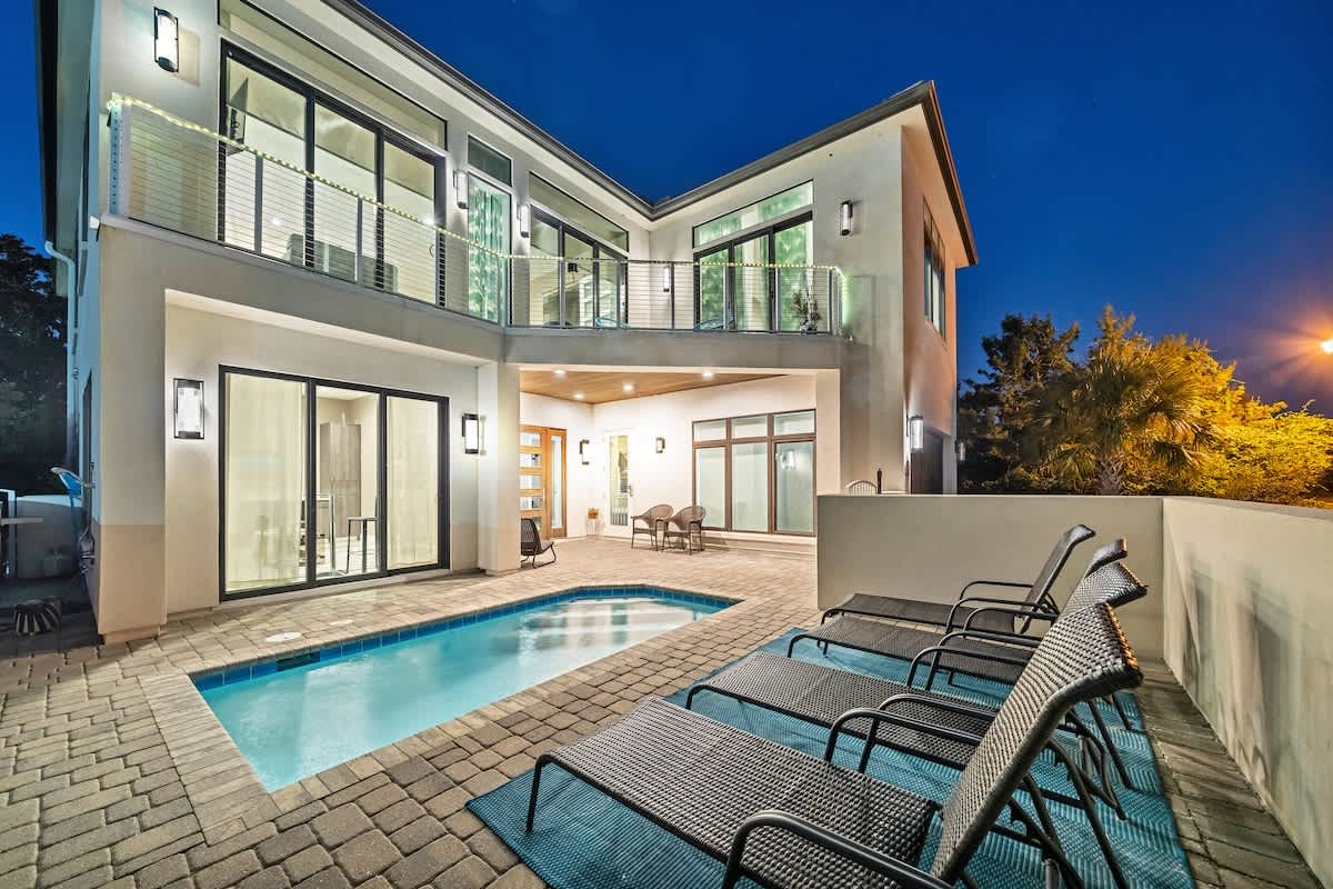 Flamingo Destination |  Free Beach Chairs | Free Golf Cart — Miramar Beach, FL — vacation rental
