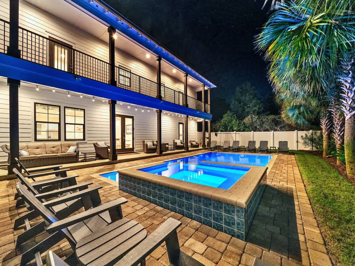 Commander's Retreat | Free Golf Cart | Free Beach Chairs| Private en-suite Bathrooms in EVERY Bedroom! — Destin, FL — vacation rental