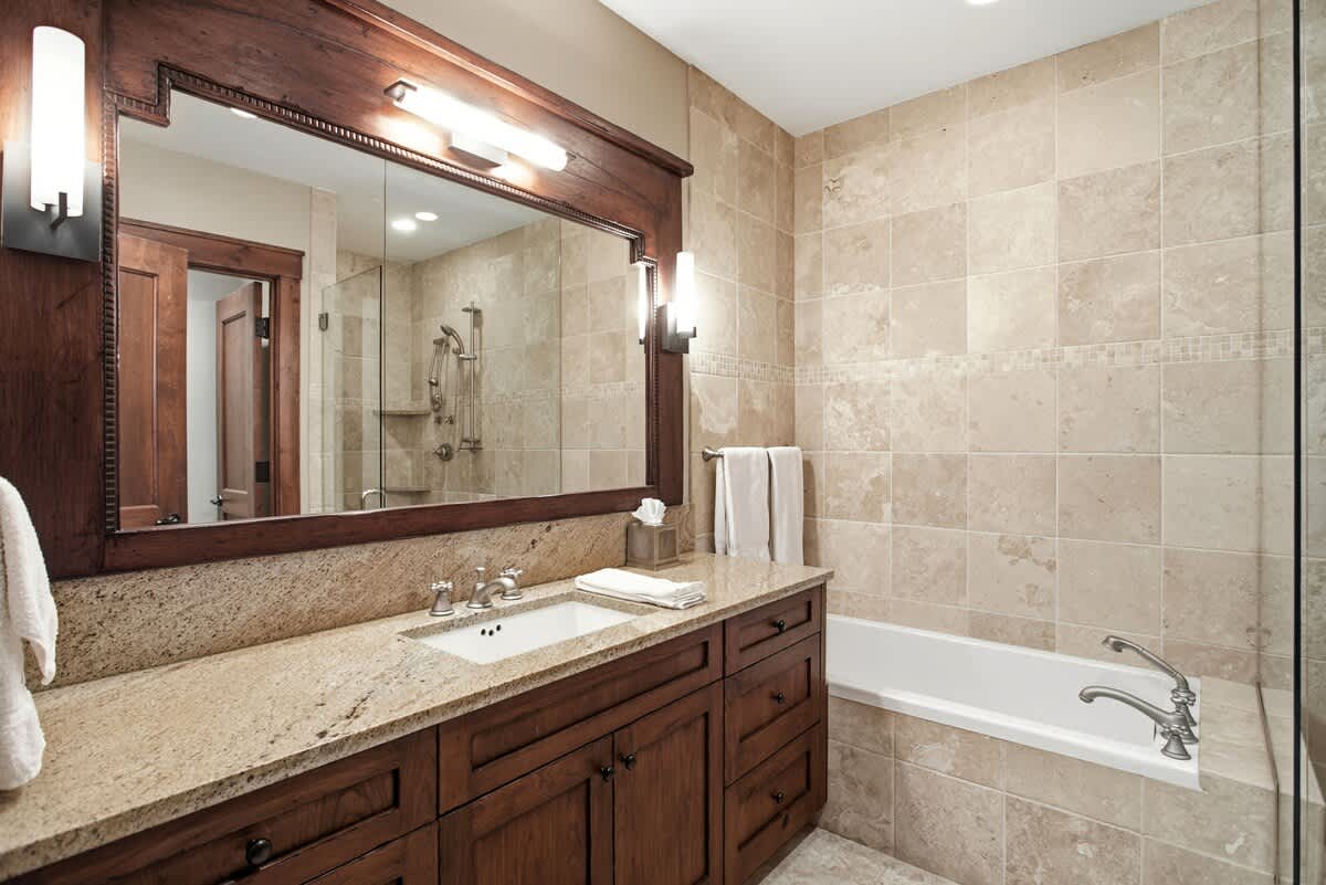 Primary Ensuite Bath