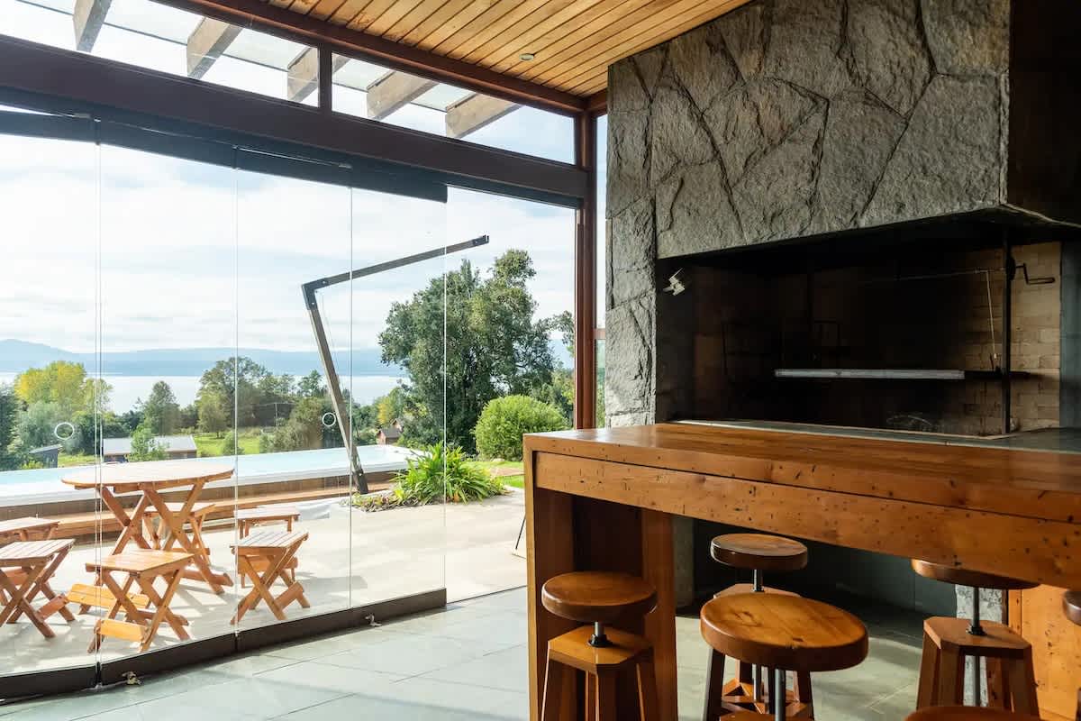 Luxury House with Jacuzzi & Pool (Summer) in Villarrica