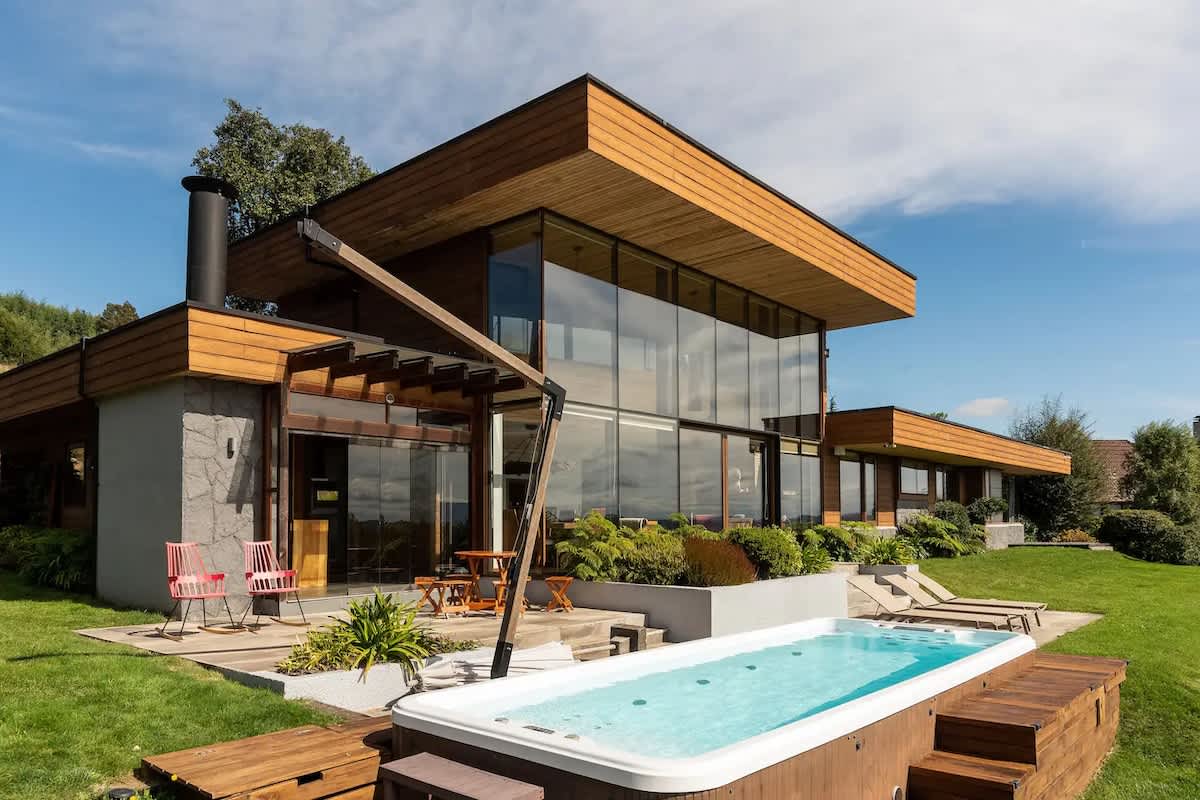 Luxury House with Jacuzzi & Pool (Summer) in Villarrica