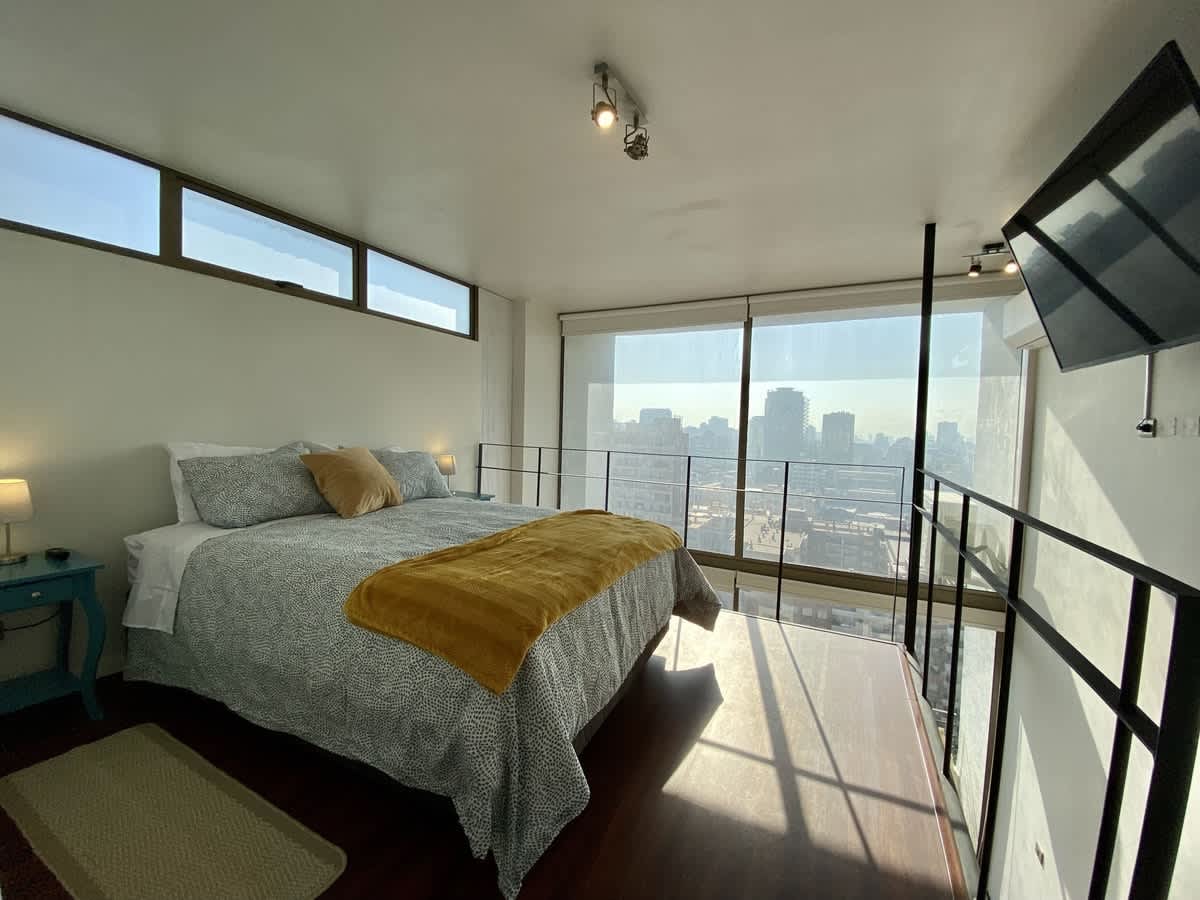 Modern Urban Loft w/ Rooftop Pool & City Views