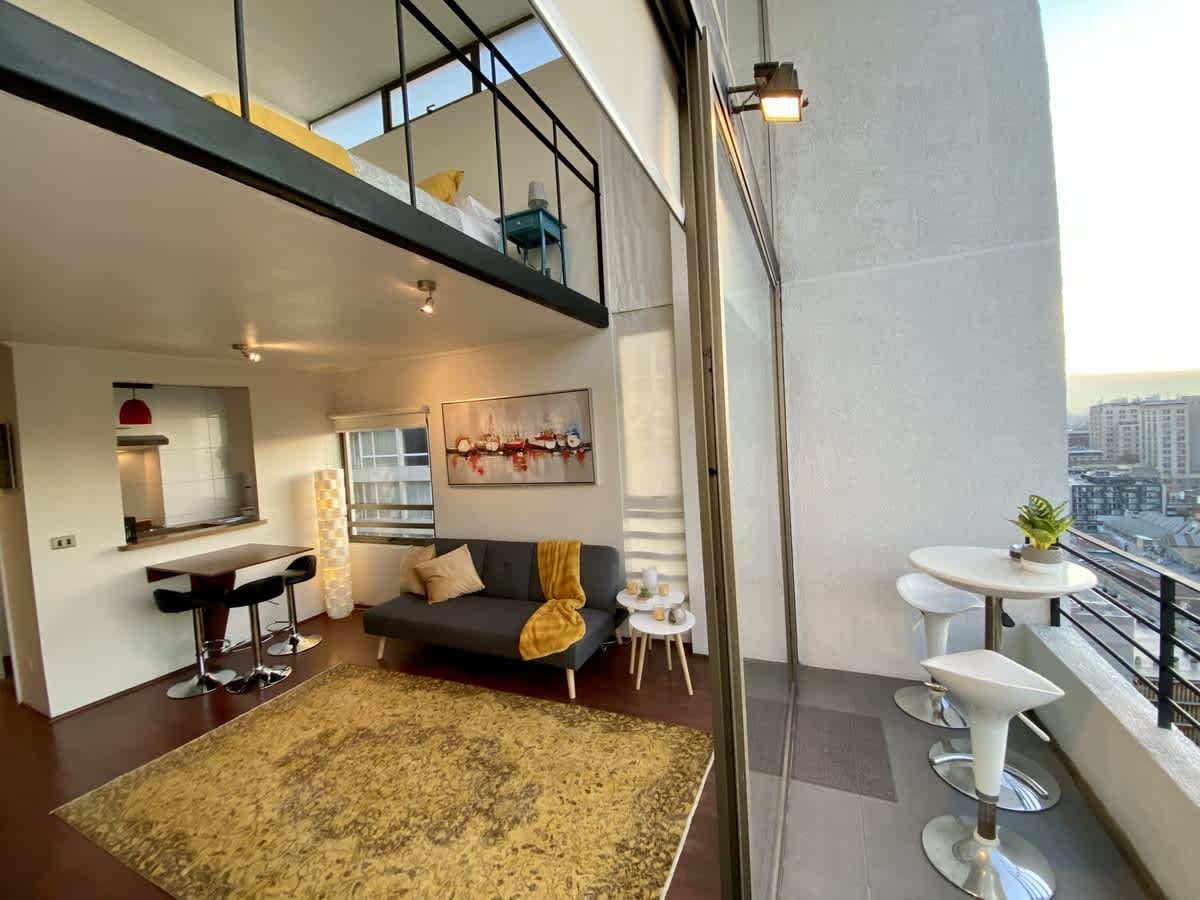 Modern Urban Loft w/ Rooftop Pool & City Views