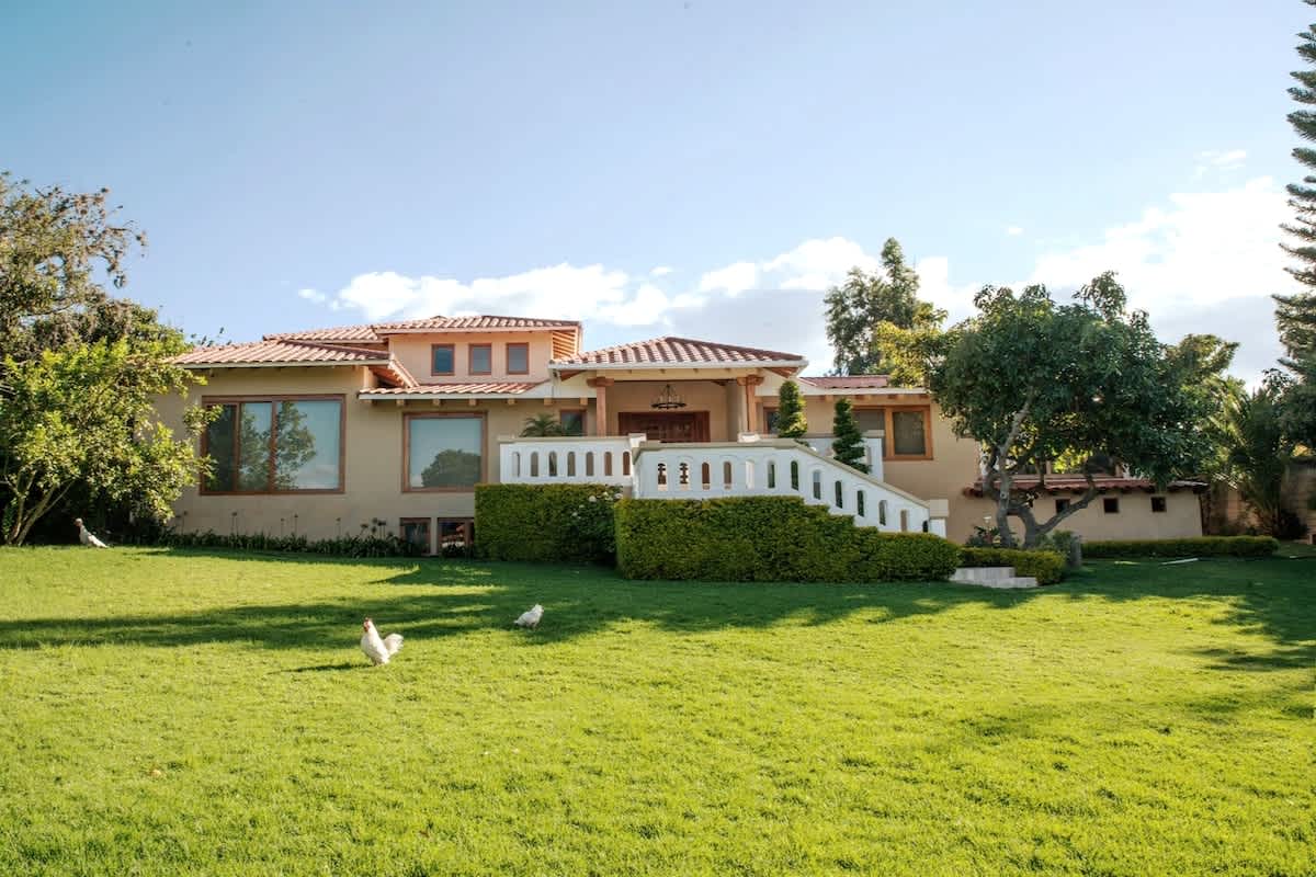 6BR/6BA Luxury Guayllabamba | BBQ Jacuzzi Pool