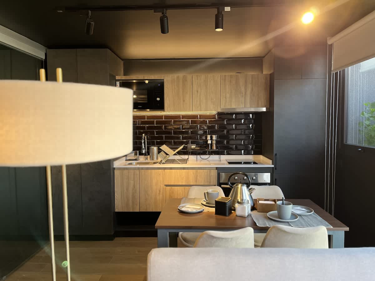 Stylish Downtown Studio w/ Free Parking & WiFi