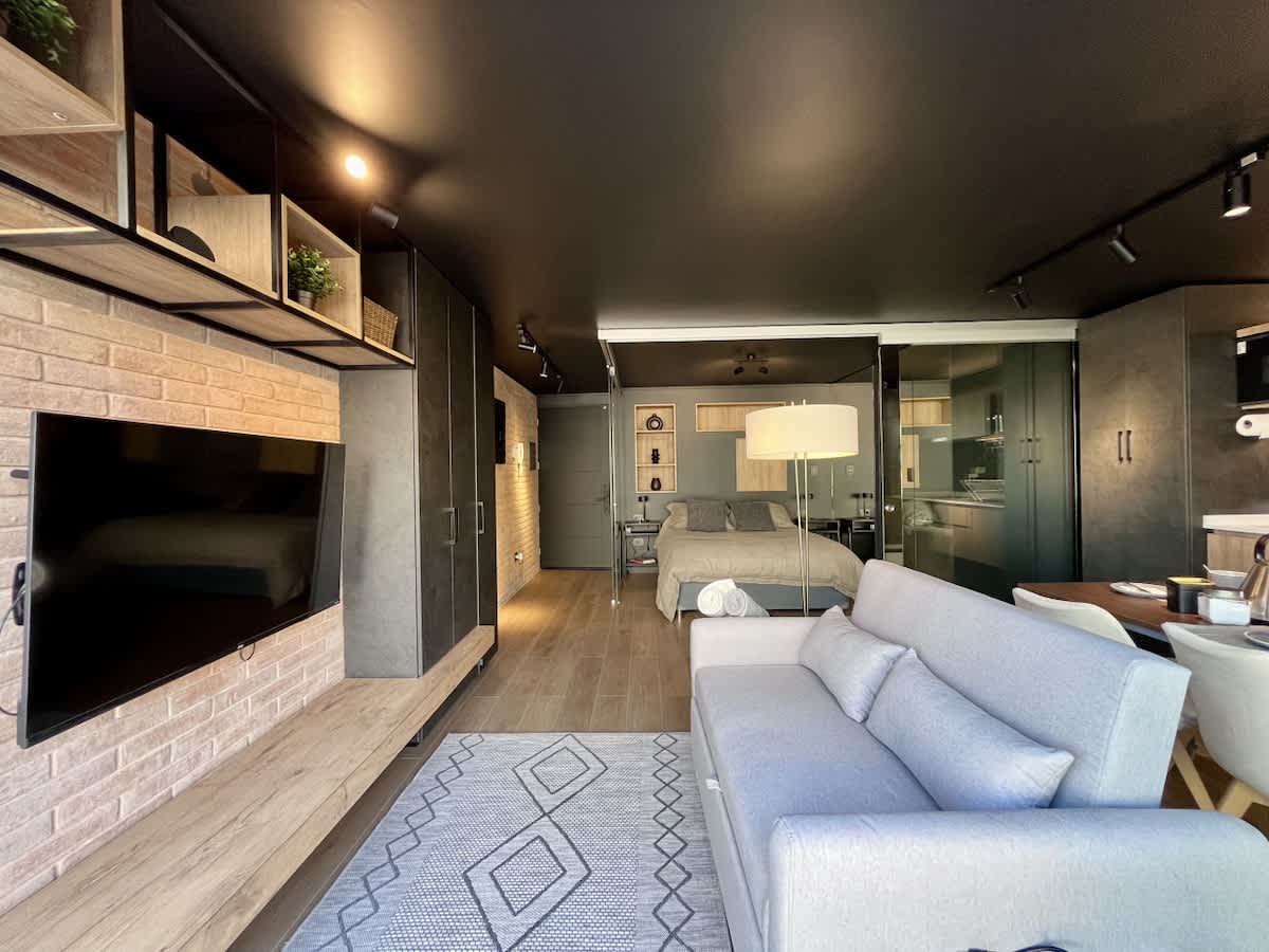 Stylish Downtown Studio w/ Free Parking & WiFi