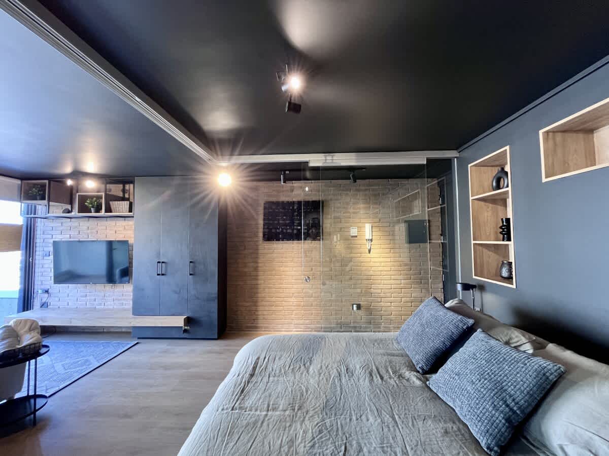 Stylish Downtown Studio w/ Free Parking & WiFi