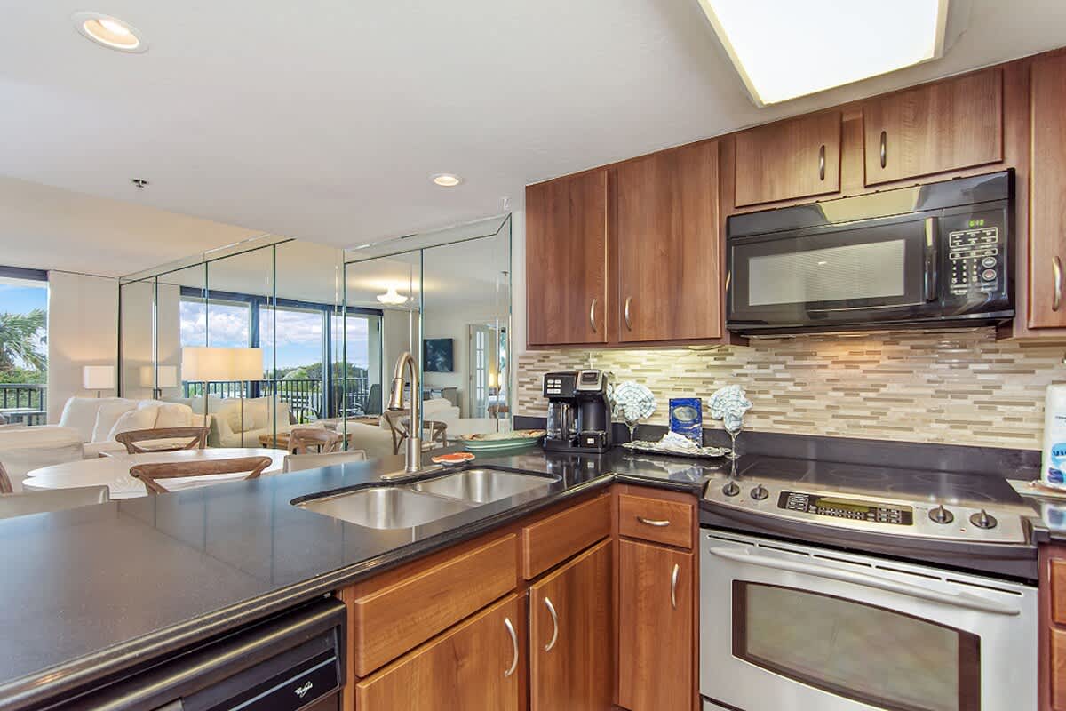 One Seagrove Place 0105 | Photo 5