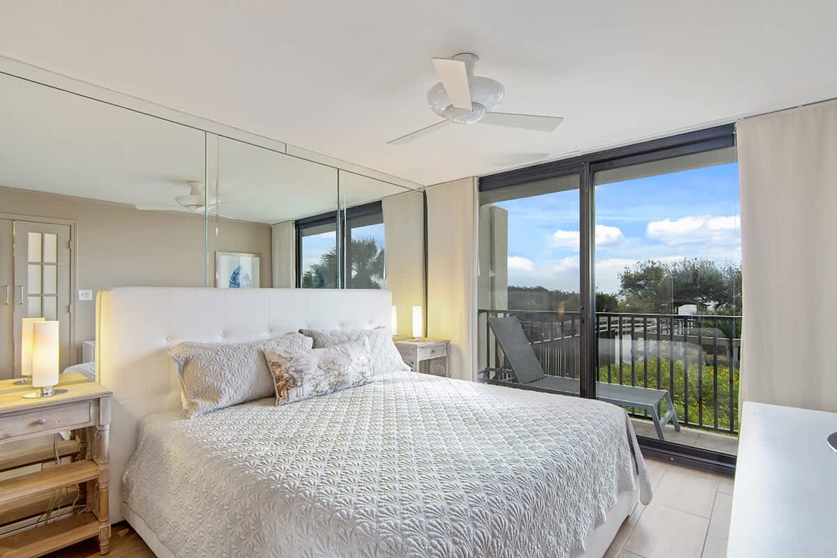 One Seagrove Place 0105 | Photo 8
