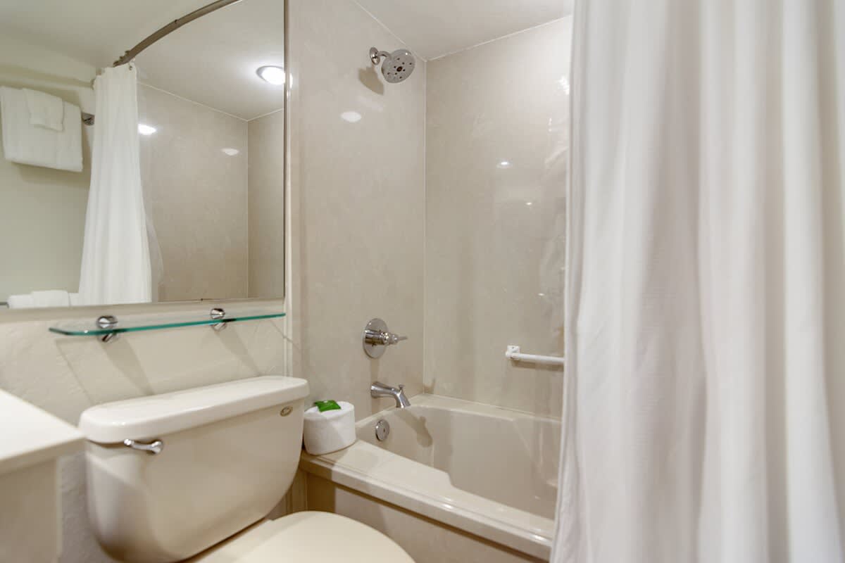 One Seagrove Place 0105 | Photo 9