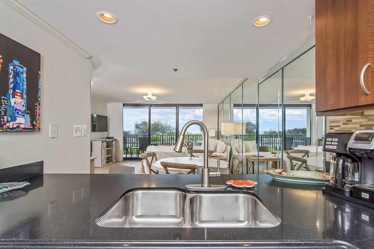 One Seagrove Place 0105 | Photo 20