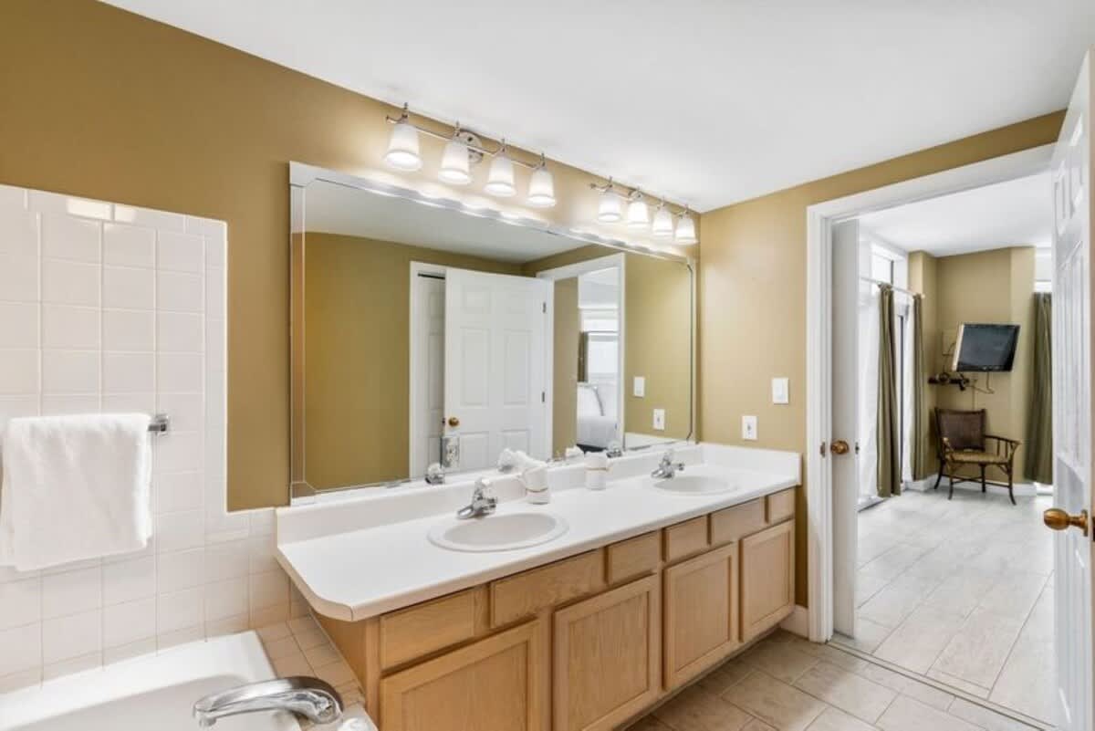 Jade East Towers 1810 | Photo 16