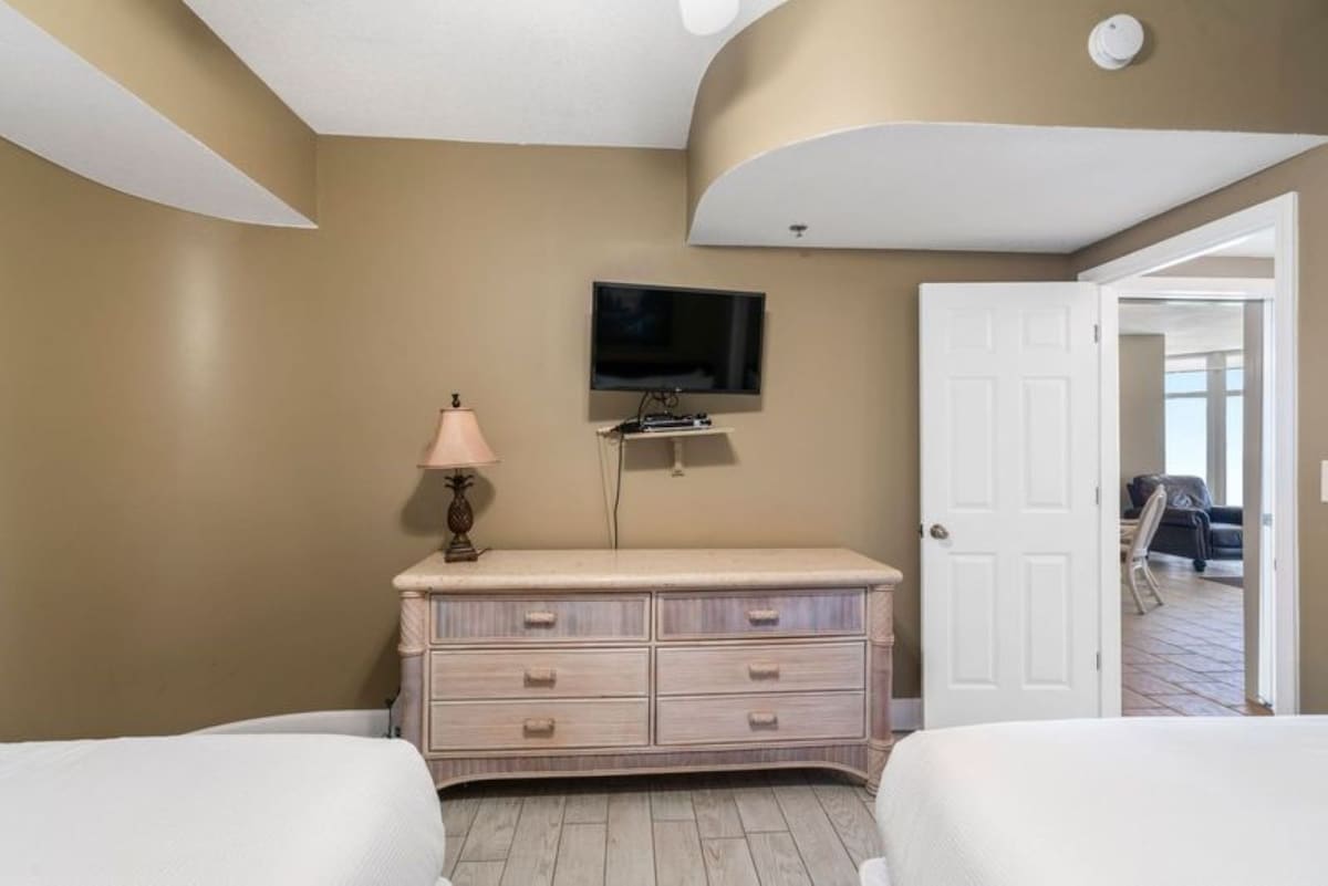 Jade East Towers 1820 | Photo 24