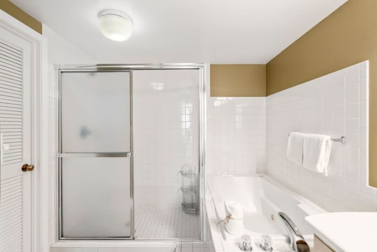 Jade East Towers 1820 | Photo 18