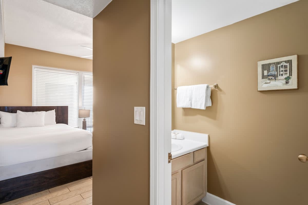 Jade East Towers 1820 | Photo 28