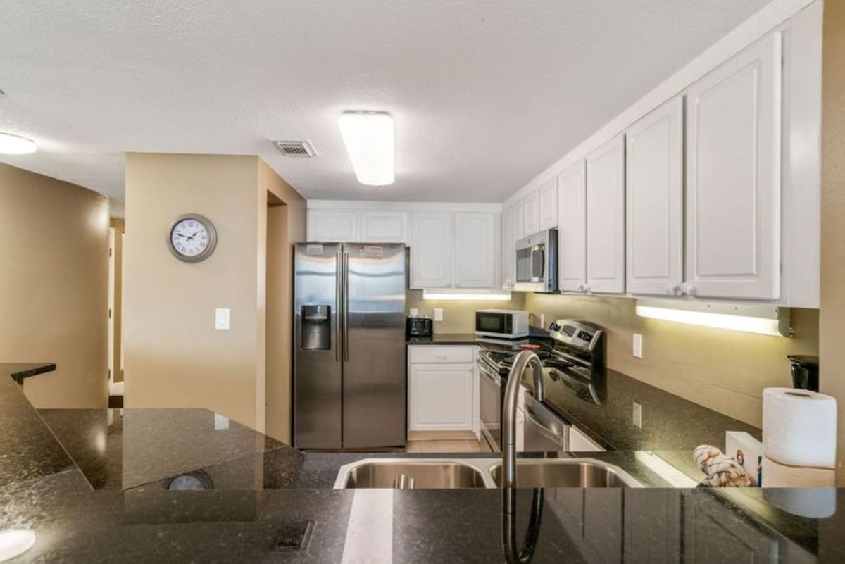 Jade East Towers 1820 | Photo 2