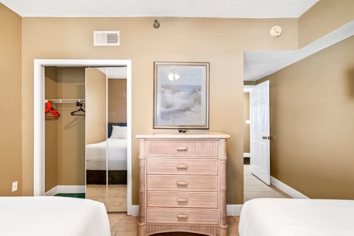 Jade East Towers 1820 | Photo 26