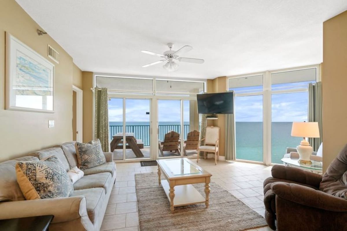 Jade East Towers 1840 | Photo 2