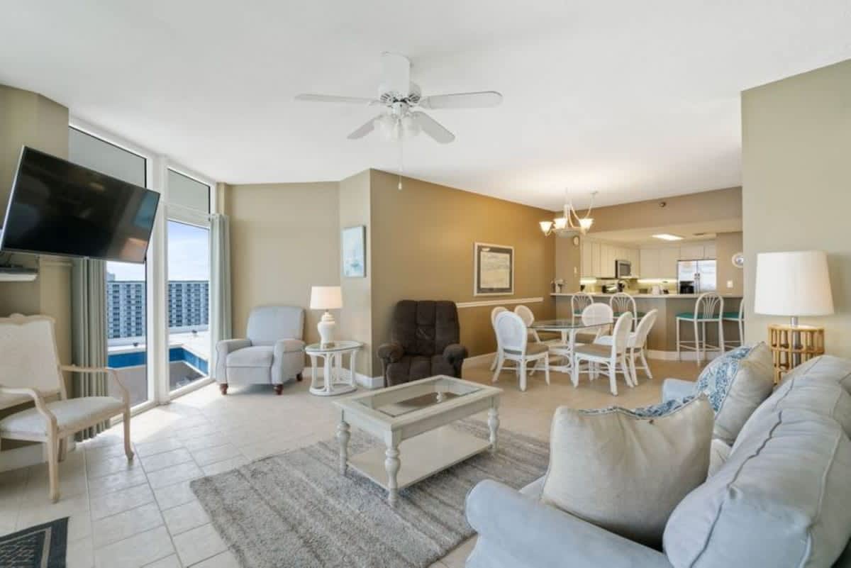 Jade East Towers 1840 | Photo 3