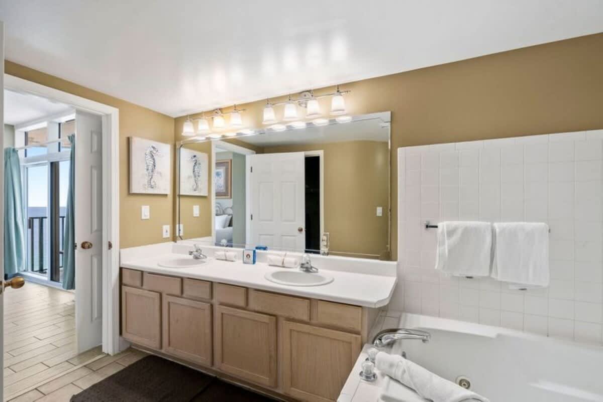 Jade East Towers 1850 14