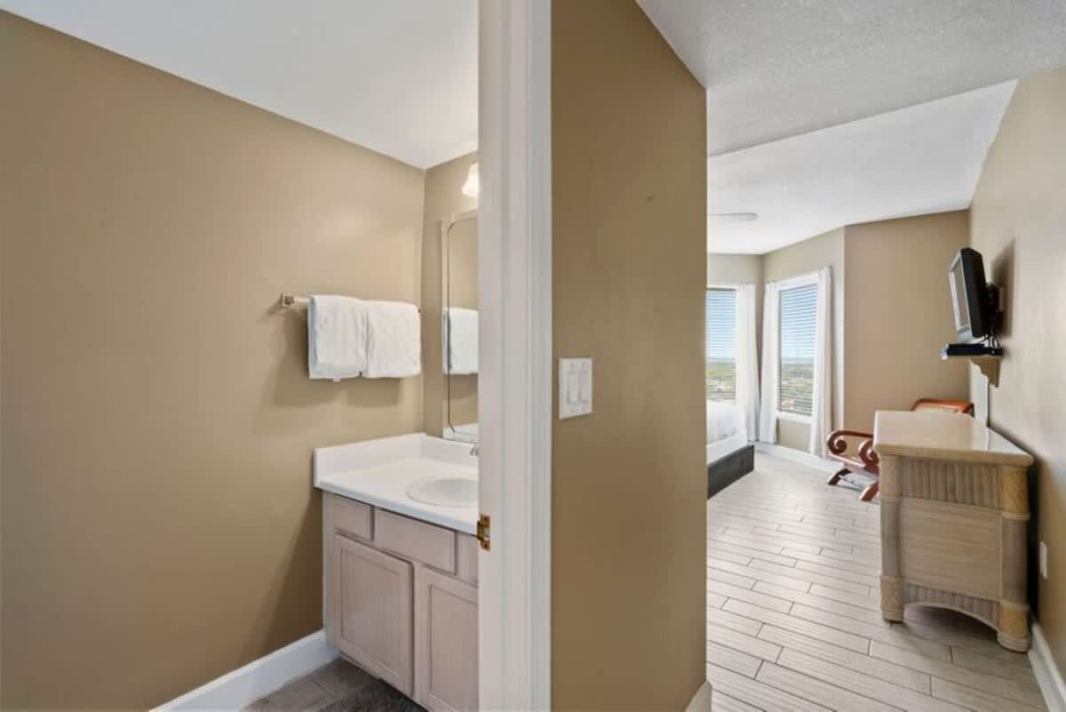 Jade East Towers 1850 18