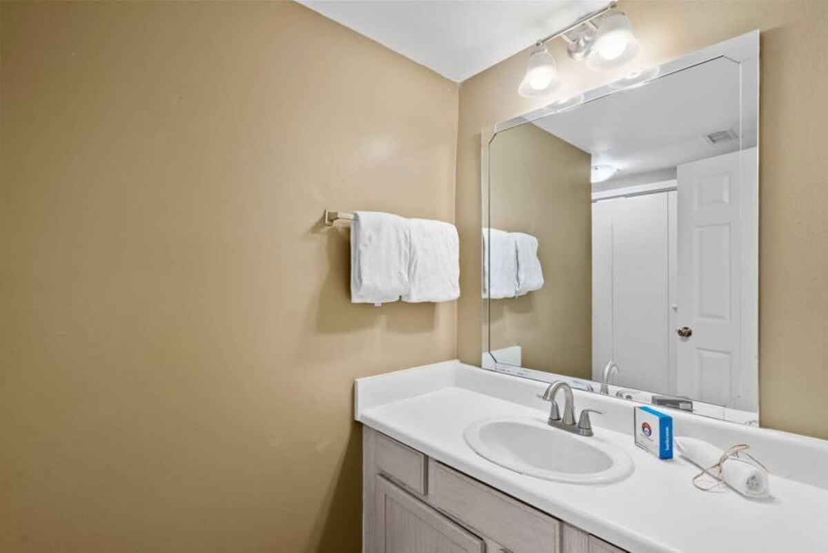 Jade East Towers 1850 19